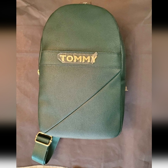 Tommy Hilfiger sling bag - Picture 1 of 4